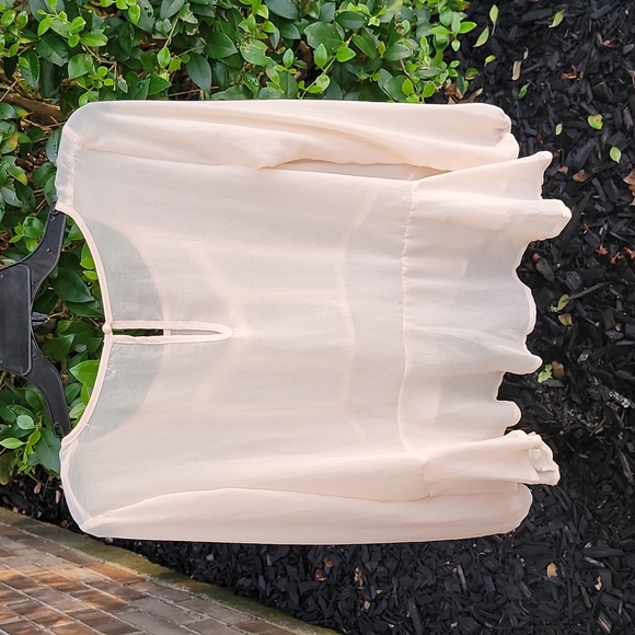 Cream boho top with crochet - Picture 3 of 4